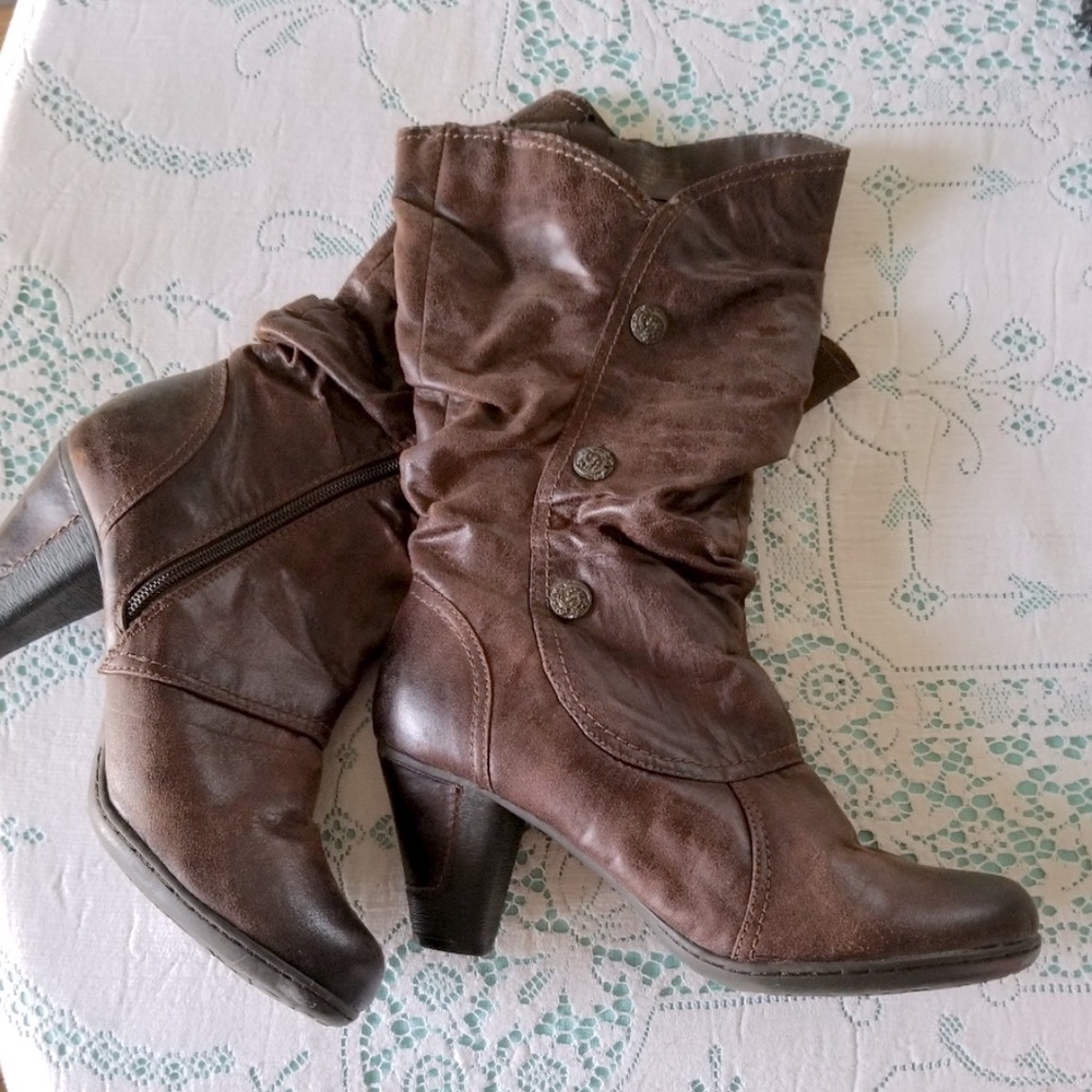 Like New BareTraps Brown Heeled Boots